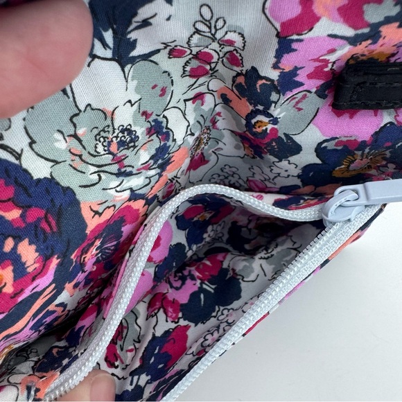 Vera Bradley RFID Small Wallet Floral Interior Black Quilted Snap Closure - Picture 7 of 9